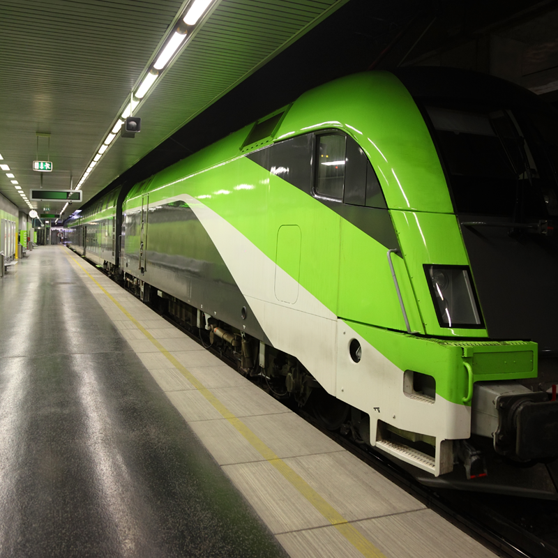 green train 400x400
